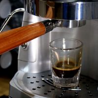 51mm Bodenloser Kaffeemaschinen-Siebtr?ger-Filterkorb fš¹r Delonghi EC680 / 685 D D 3812 g